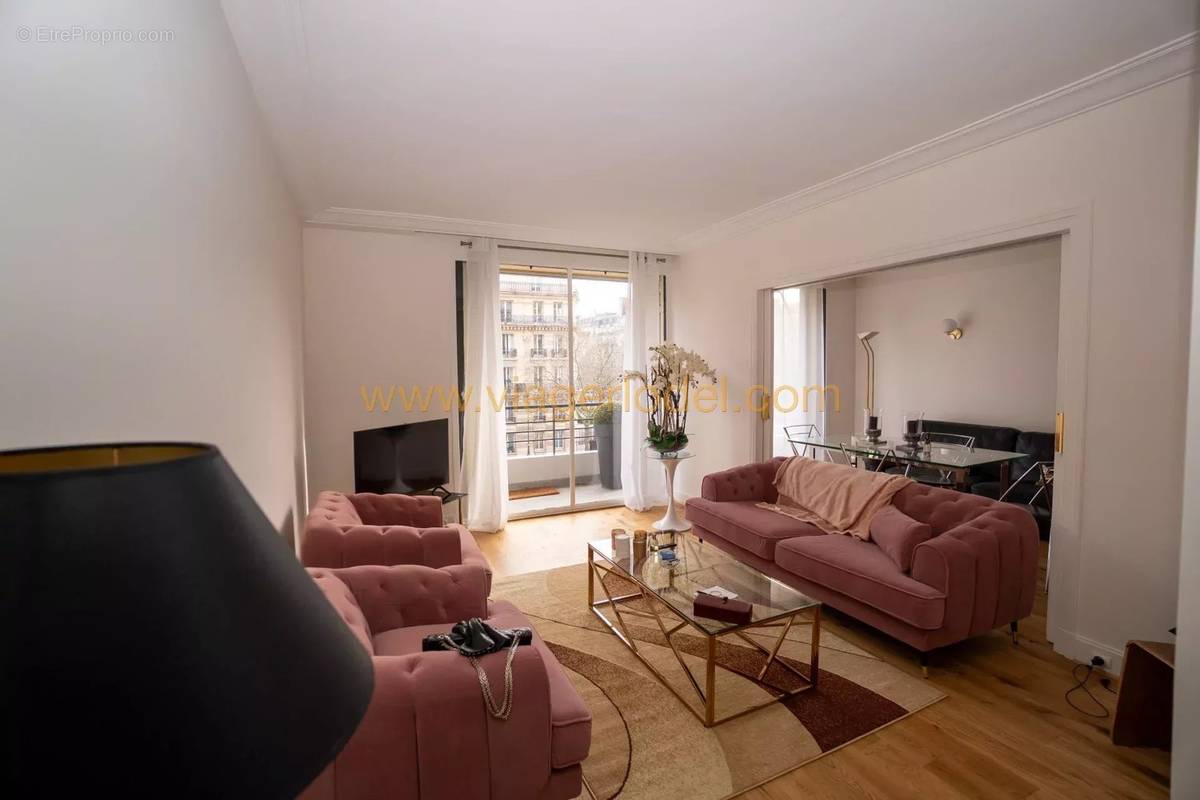 Appartement à PARIS-16E