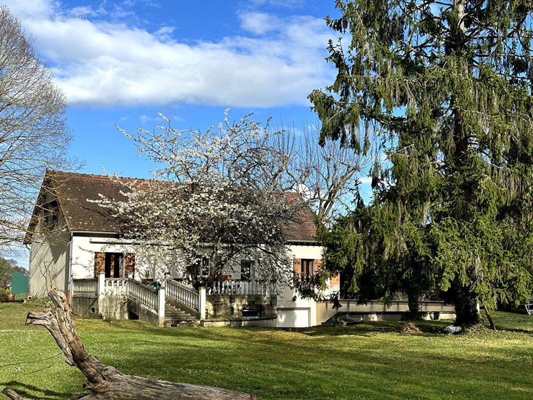 Maison à ESMANS