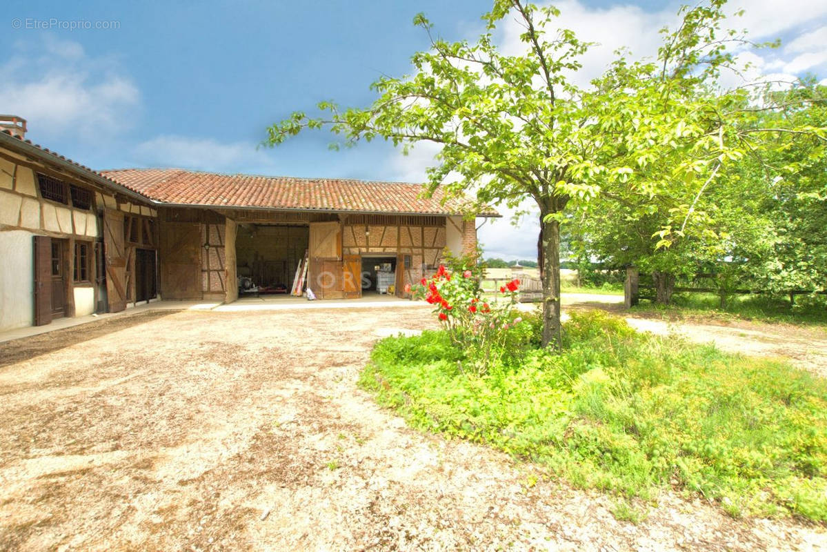 Maison à SAINT-TRIVIER-DE-COURTES