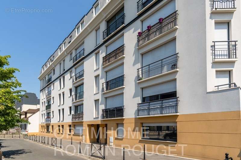 Appartement à SARTROUVILLE