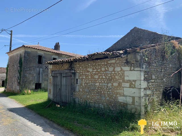 Maison à SAINT-THOMAS-DE-CONAC