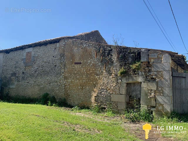 Maison à SAINT-THOMAS-DE-CONAC