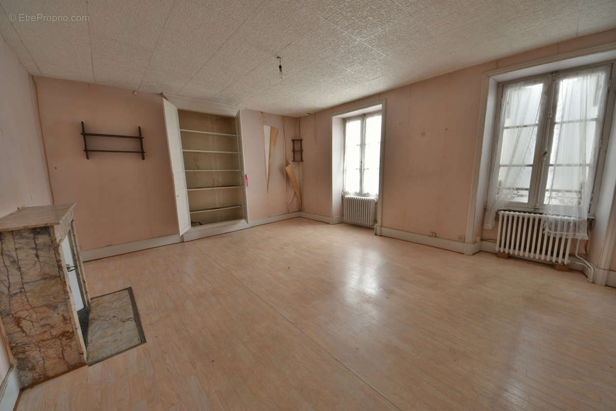 Appartement à JUILLAC