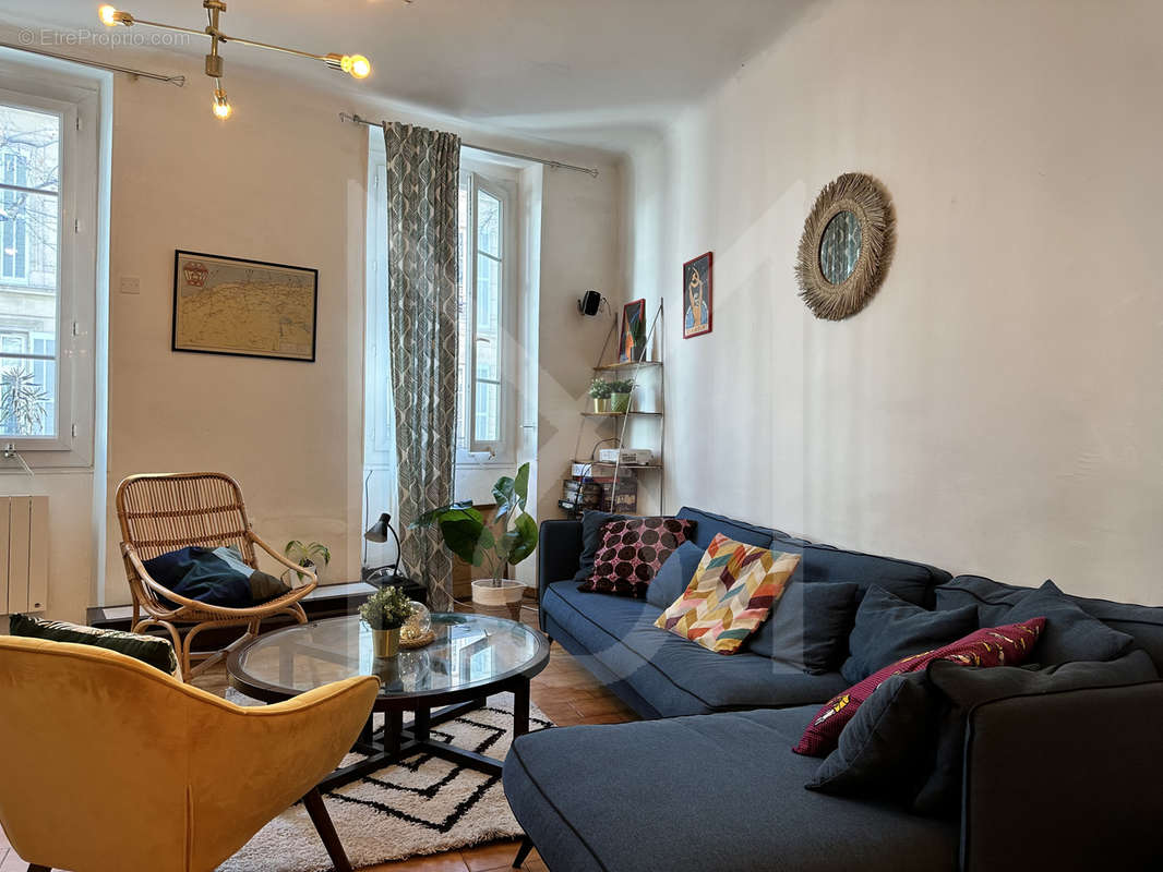 Appartement à MARSEILLE-4E