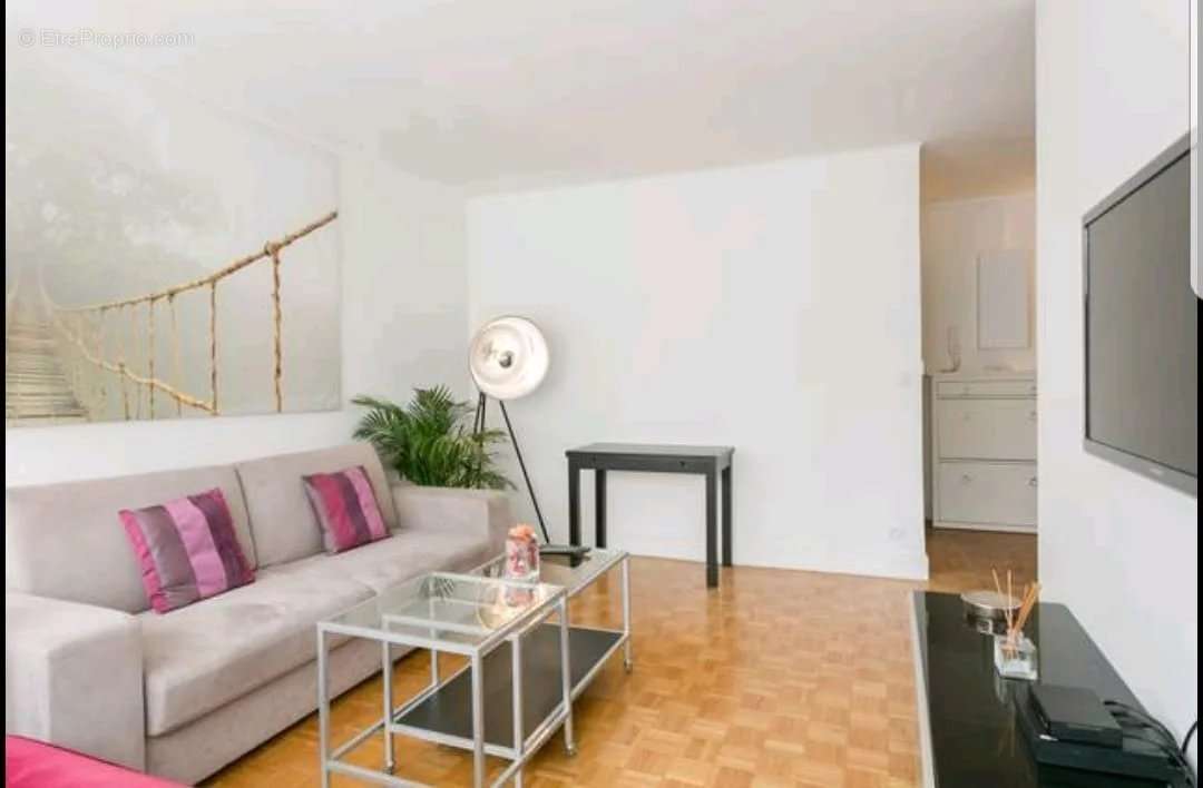 Appartement à NEUILLY-SUR-SEINE