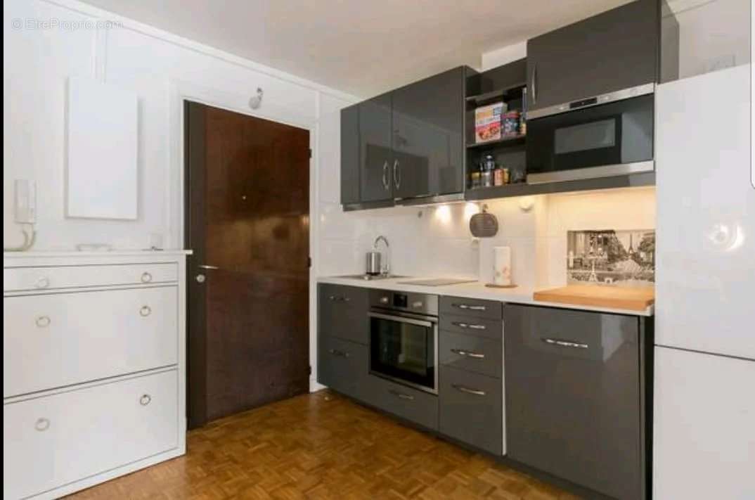 Appartement à NEUILLY-SUR-SEINE