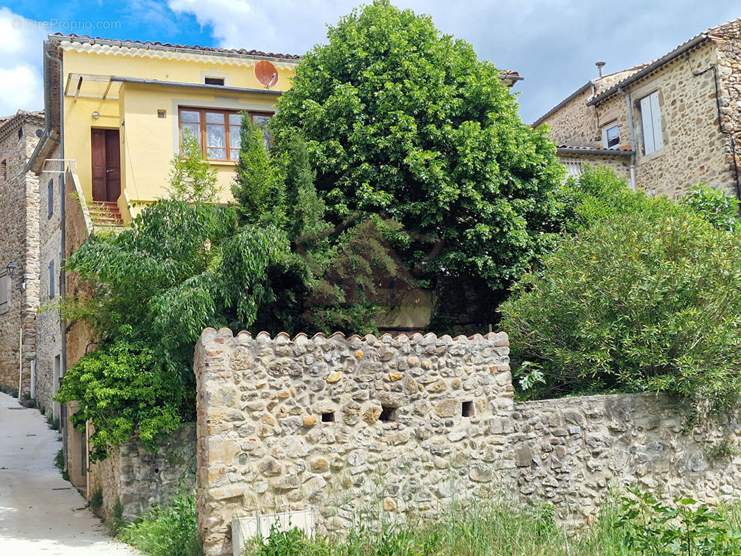 Maison à MEYRANNES