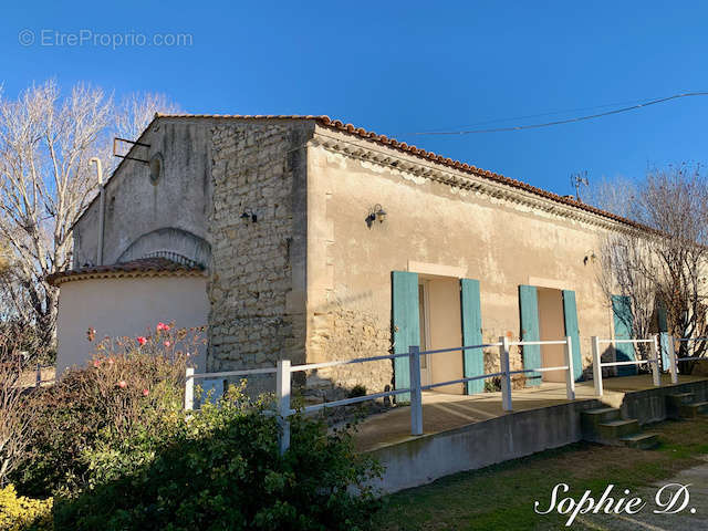 Commerce à AIGUES-MORTES