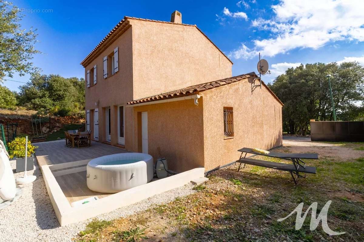 Maison à SEILLONS-SOURCE-D&#039;ARGENS