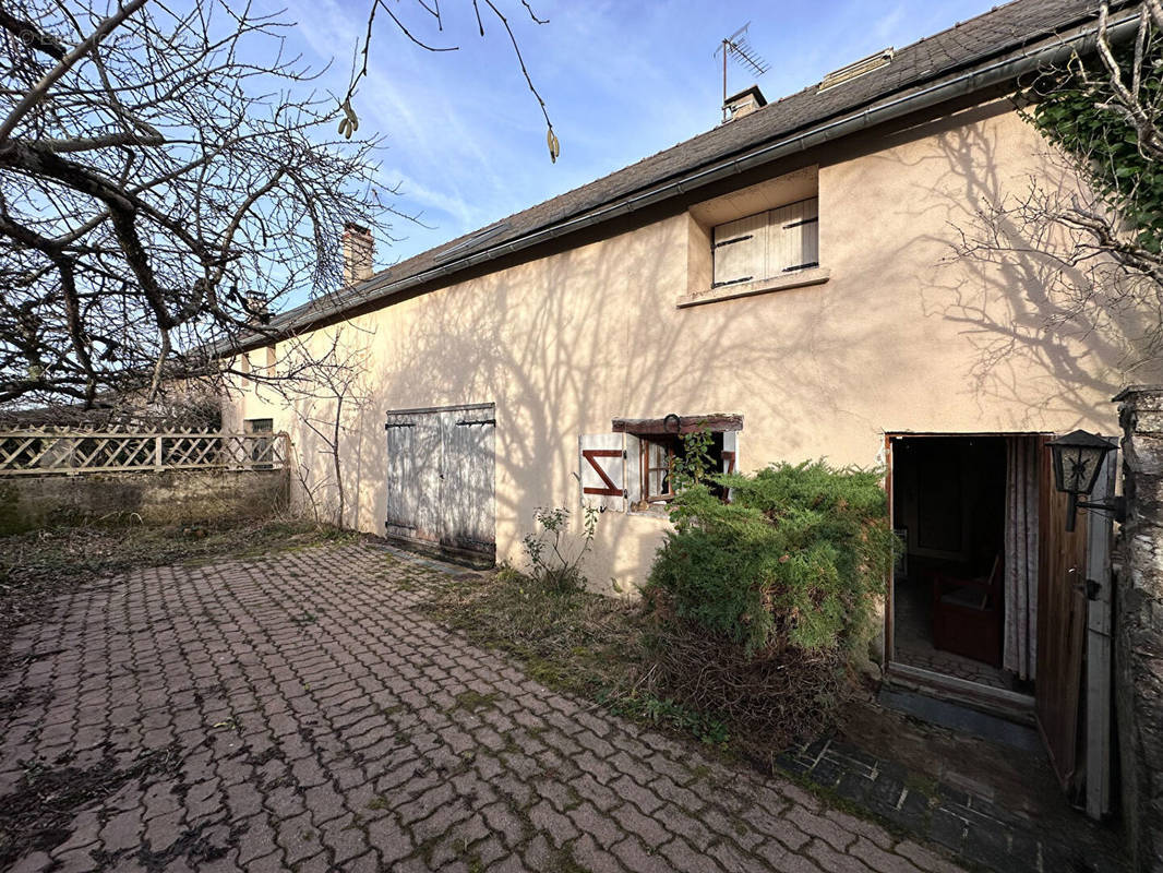 Maison à QUARRE-LES-TOMBES