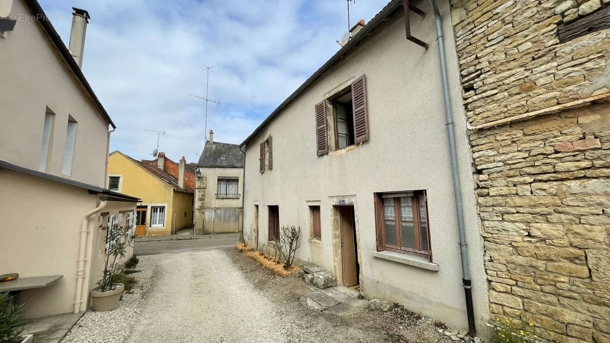 Maison à L&#039;ISLE-SUR-SEREIN