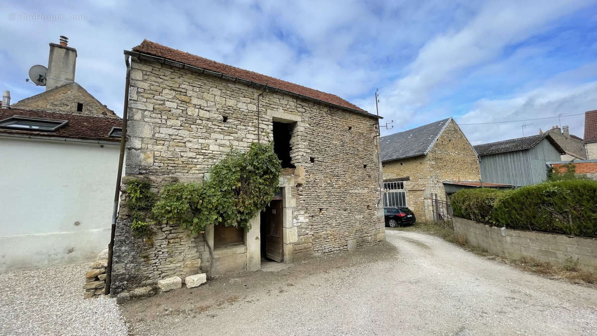 Maison à L&#039;ISLE-SUR-SEREIN