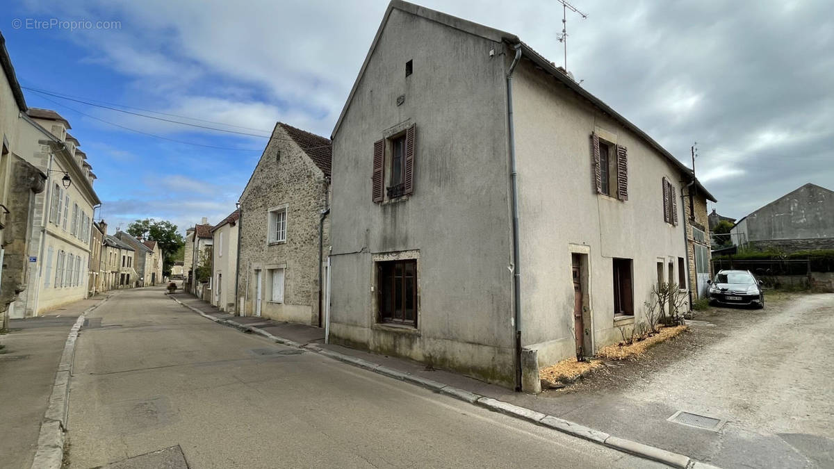 Maison à L&#039;ISLE-SUR-SEREIN