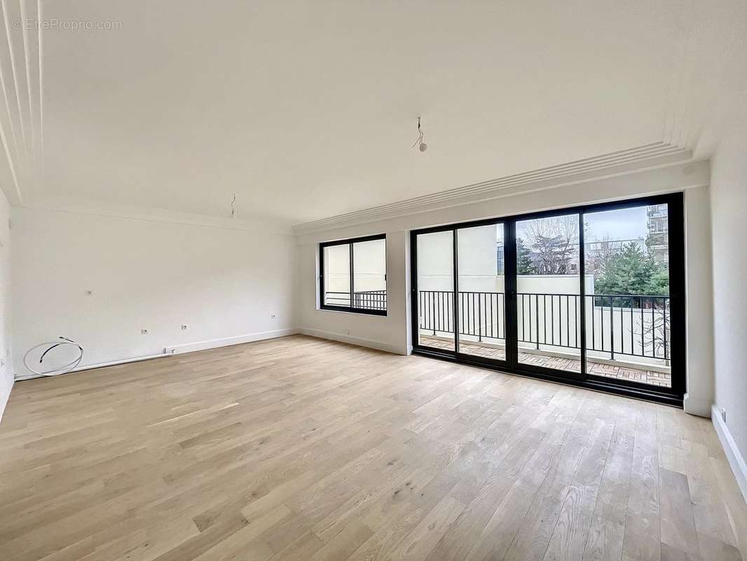 Appartement à COURBEVOIE