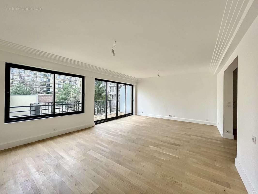 Appartement à COURBEVOIE