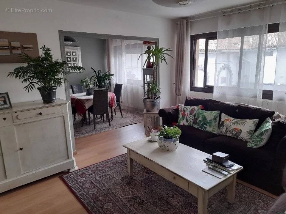 Appartement à BAGNOLS-SUR-CEZE