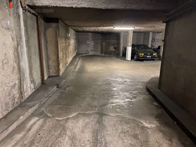 Parking à PARIS-15E