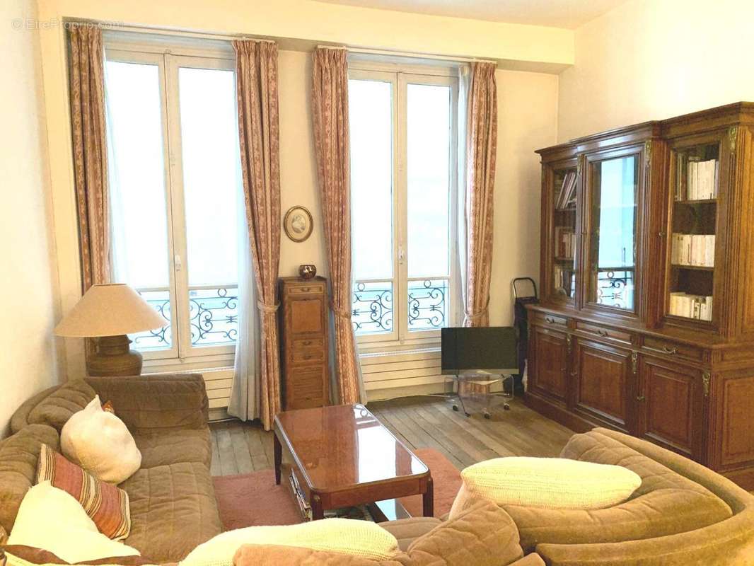 Appartement à PARIS-7E