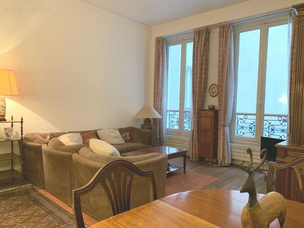 Appartement à PARIS-7E