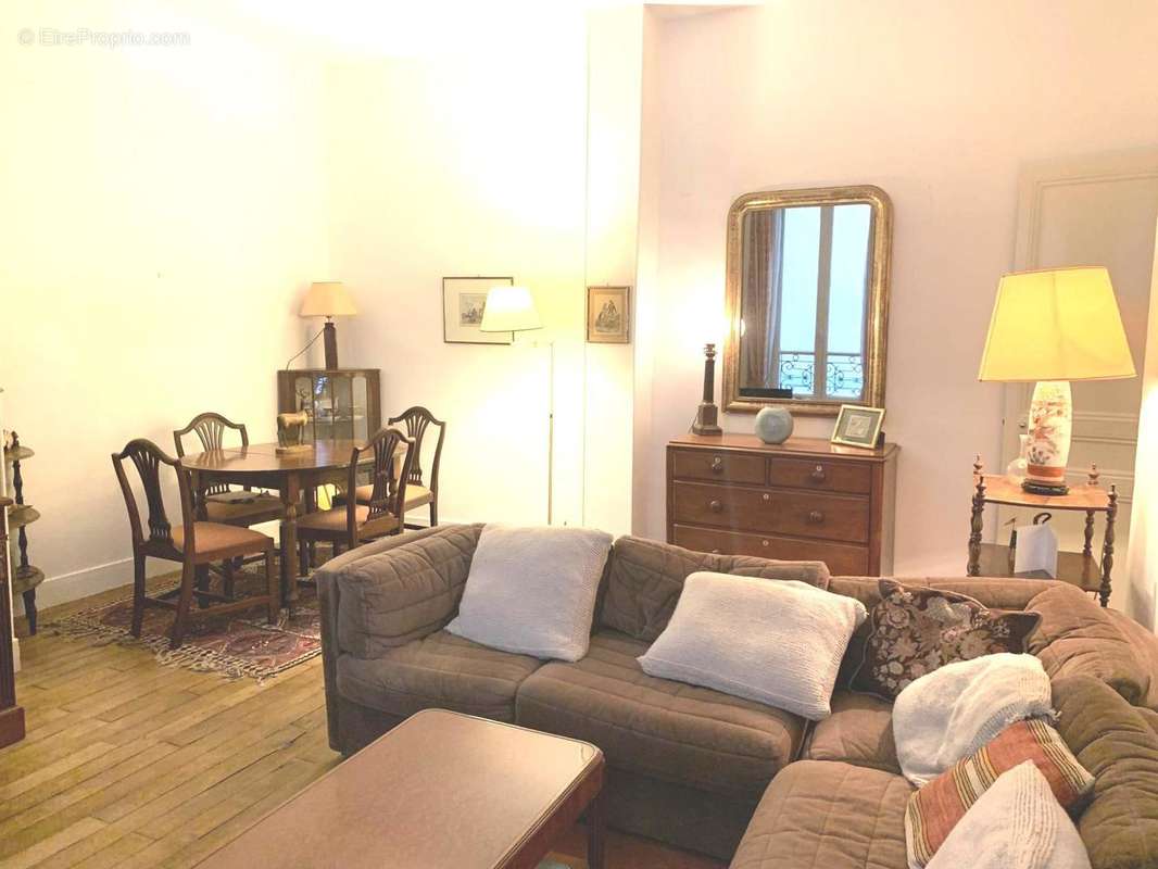 Appartement à PARIS-7E