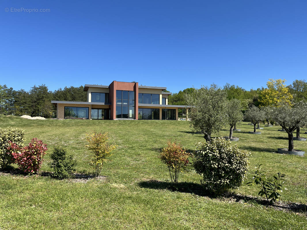 Maison à SAINT-LEON-SUR-VEZERE