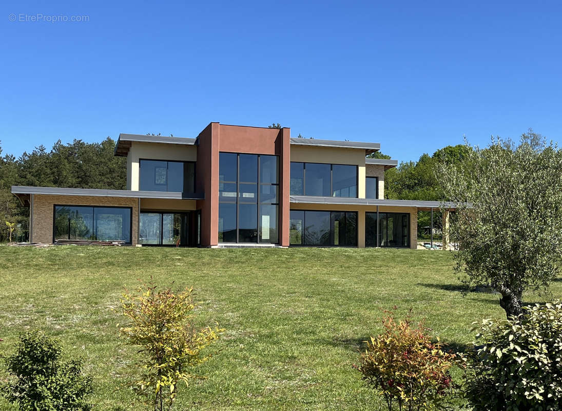 Maison à SAINT-LEON-SUR-VEZERE