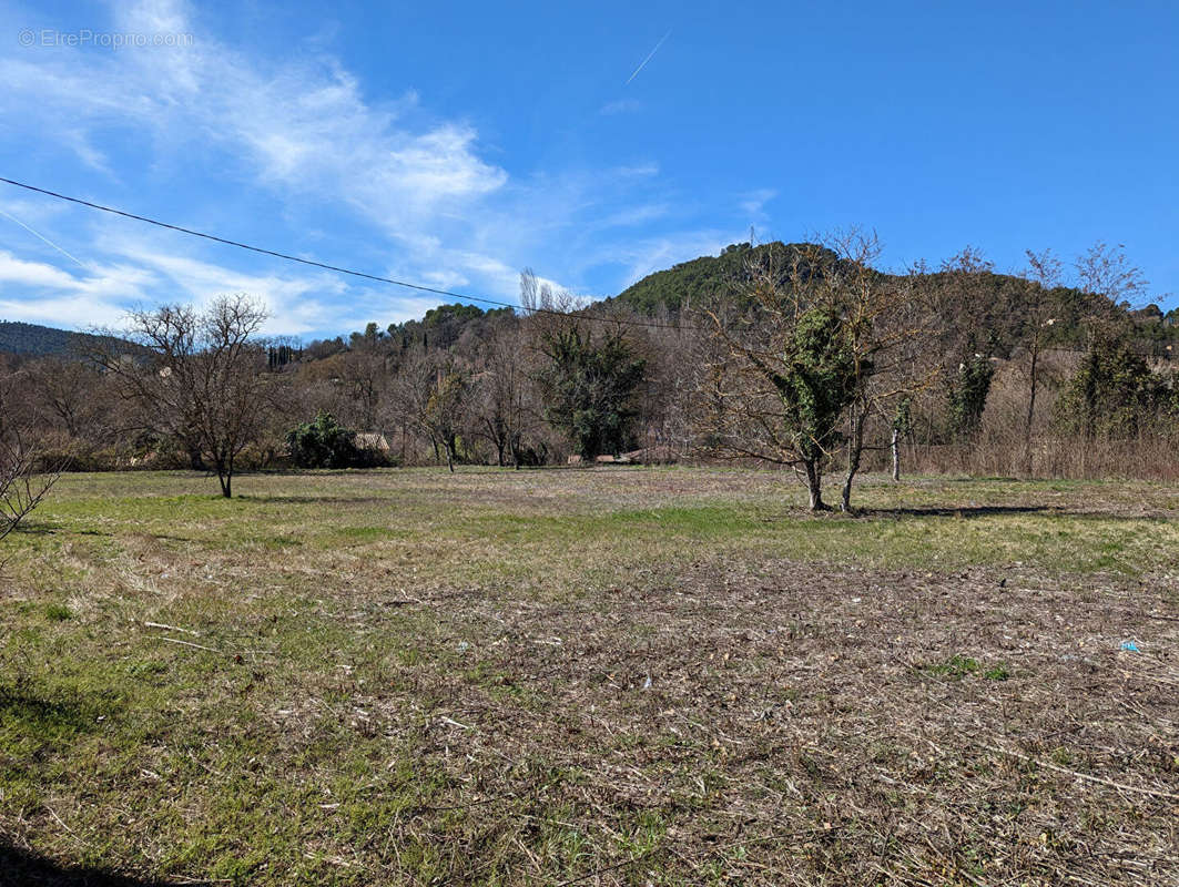 Terrain à SALERNES