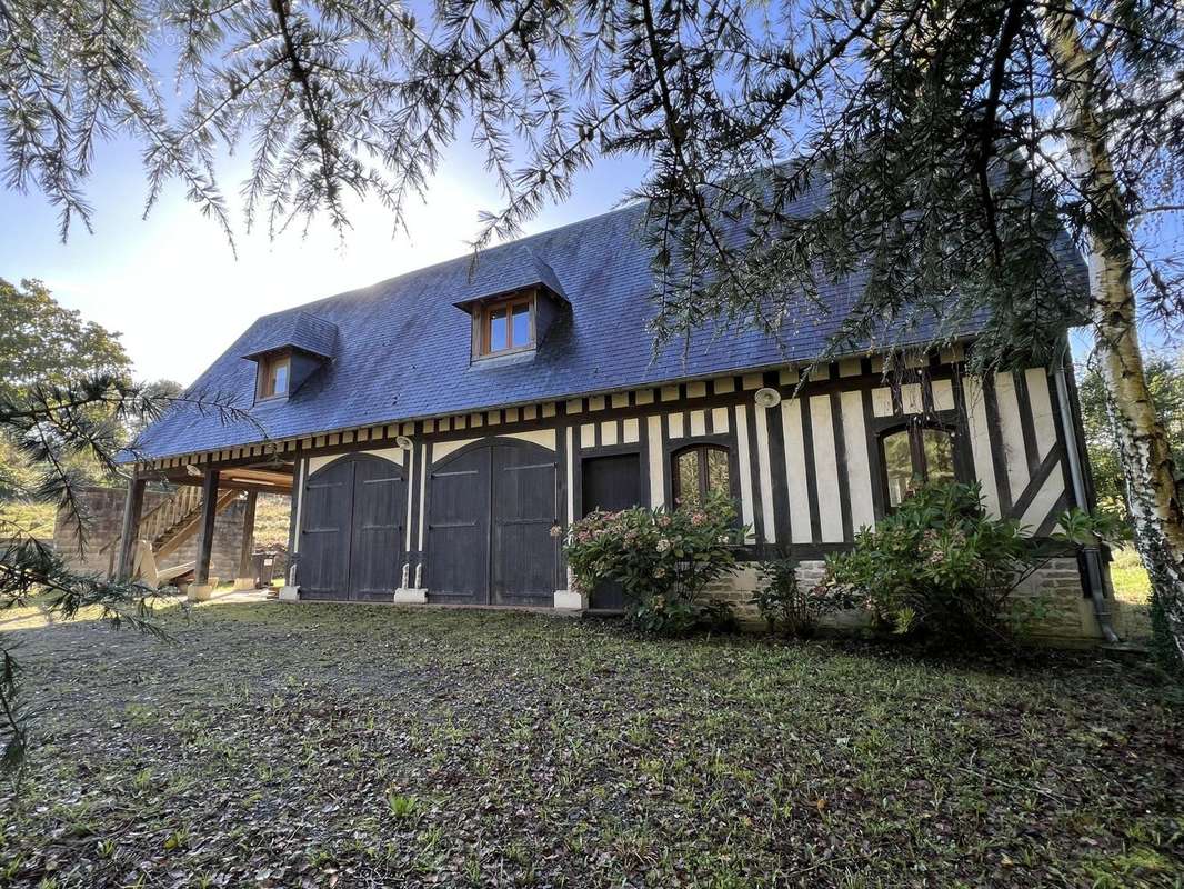 LOGEMENT - GARAGES - ATELIER - Maison à PONT-L&#039;EVEQUE