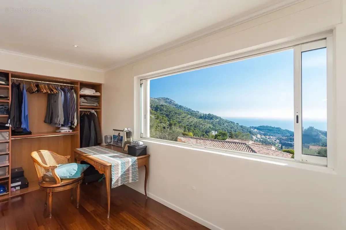 Appartement à EZE