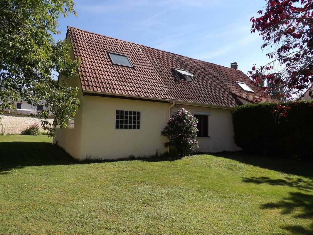 Maison à NANTEAU-SUR-ESSONNE