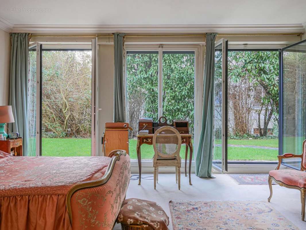 Appartement à NEUILLY-SUR-SEINE