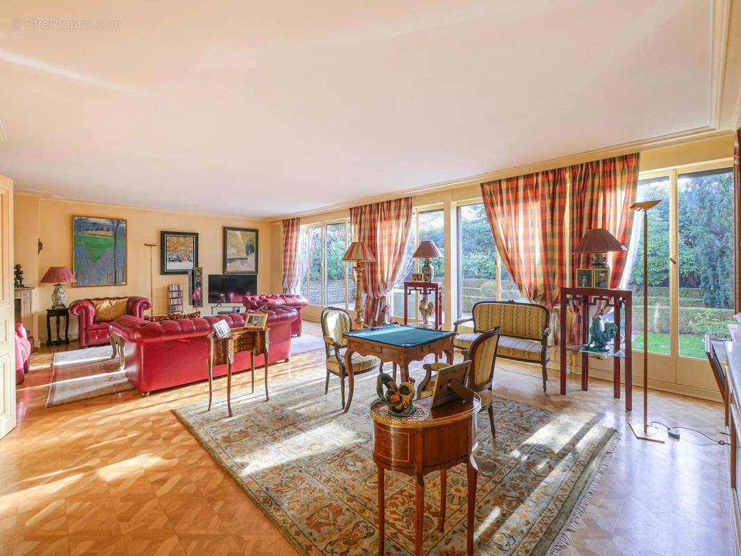 Appartement à NEUILLY-SUR-SEINE