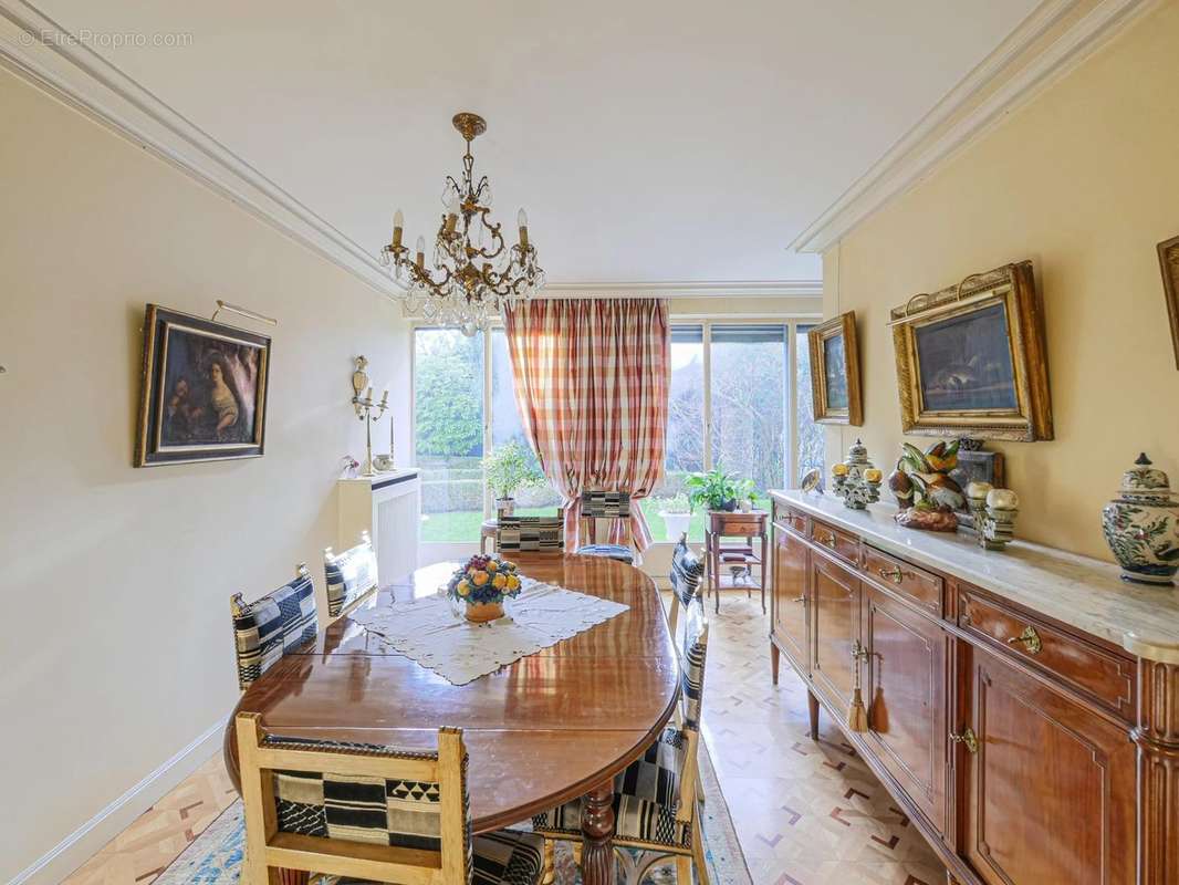 Appartement à NEUILLY-SUR-SEINE