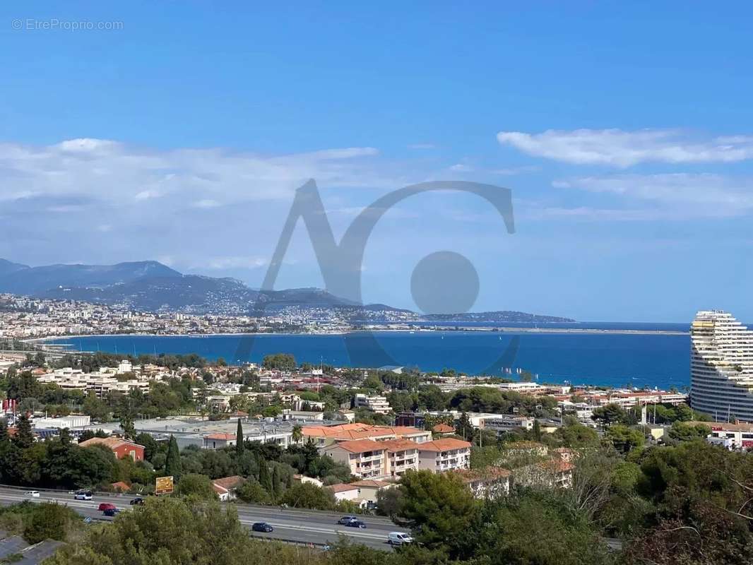 Appartement à VILLENEUVE-LOUBET