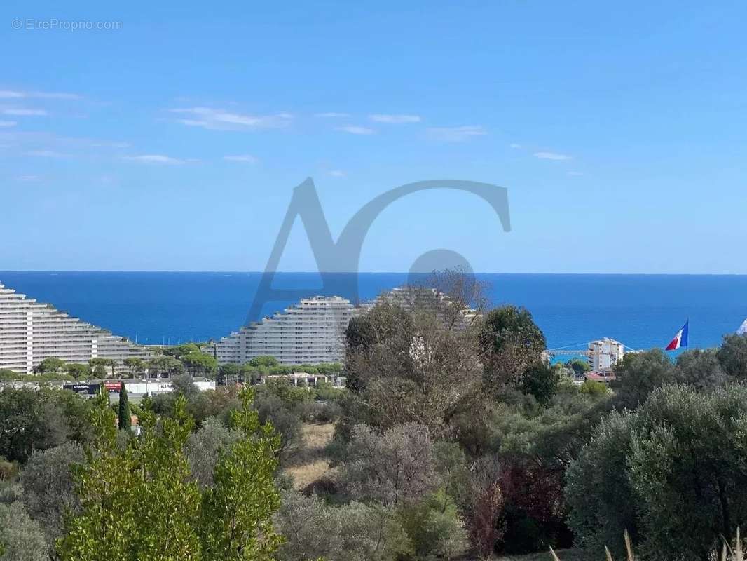 Appartement à VILLENEUVE-LOUBET