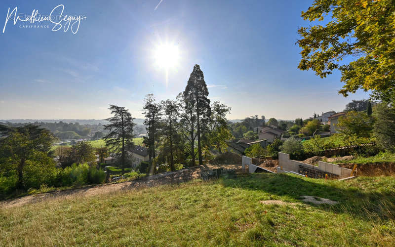 Terrain à SAINT-GENIS-LAVAL