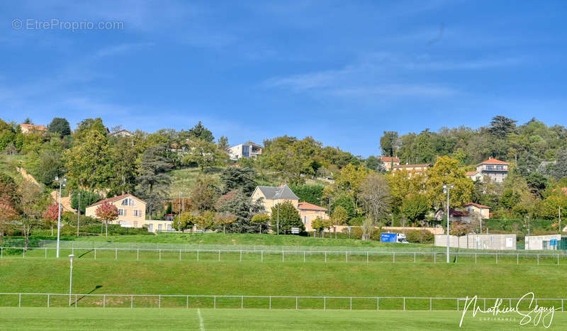 Terrain à SAINT-GENIS-LAVAL