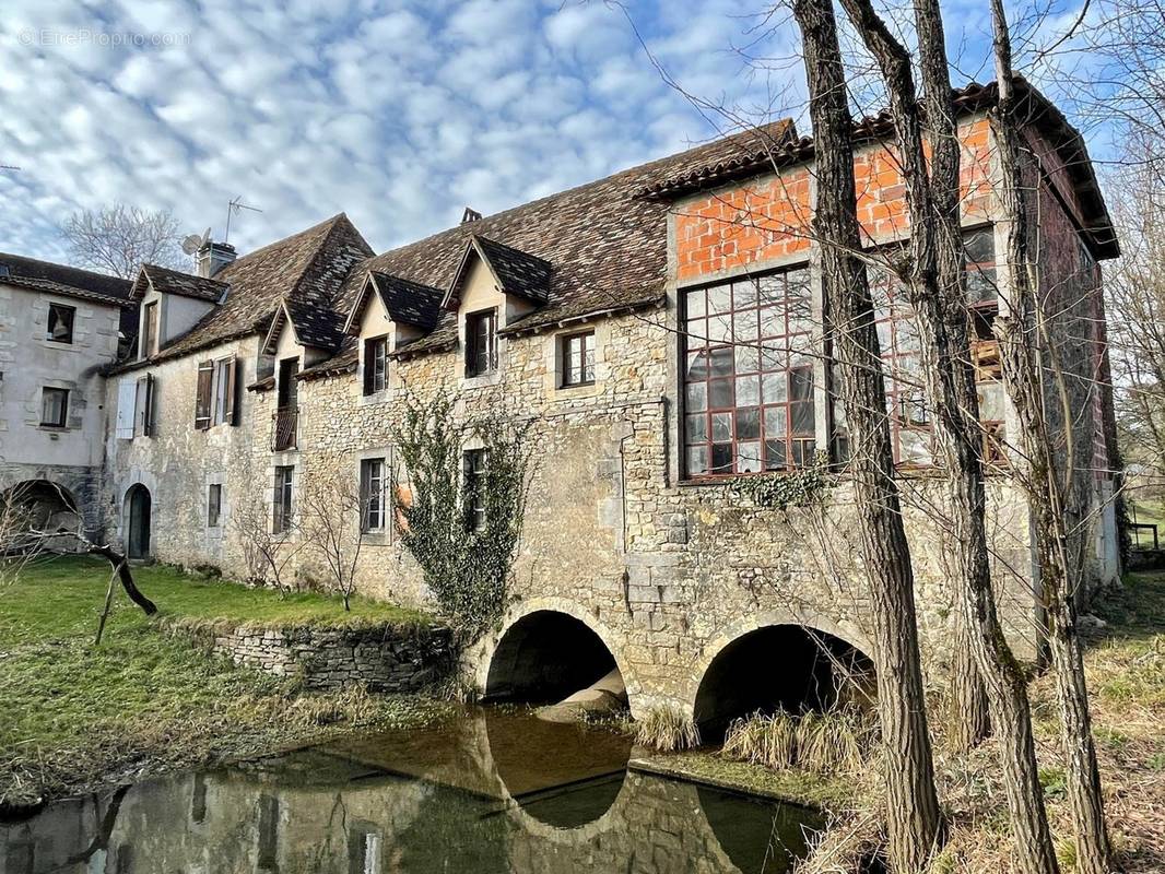 Maison à COULAURES