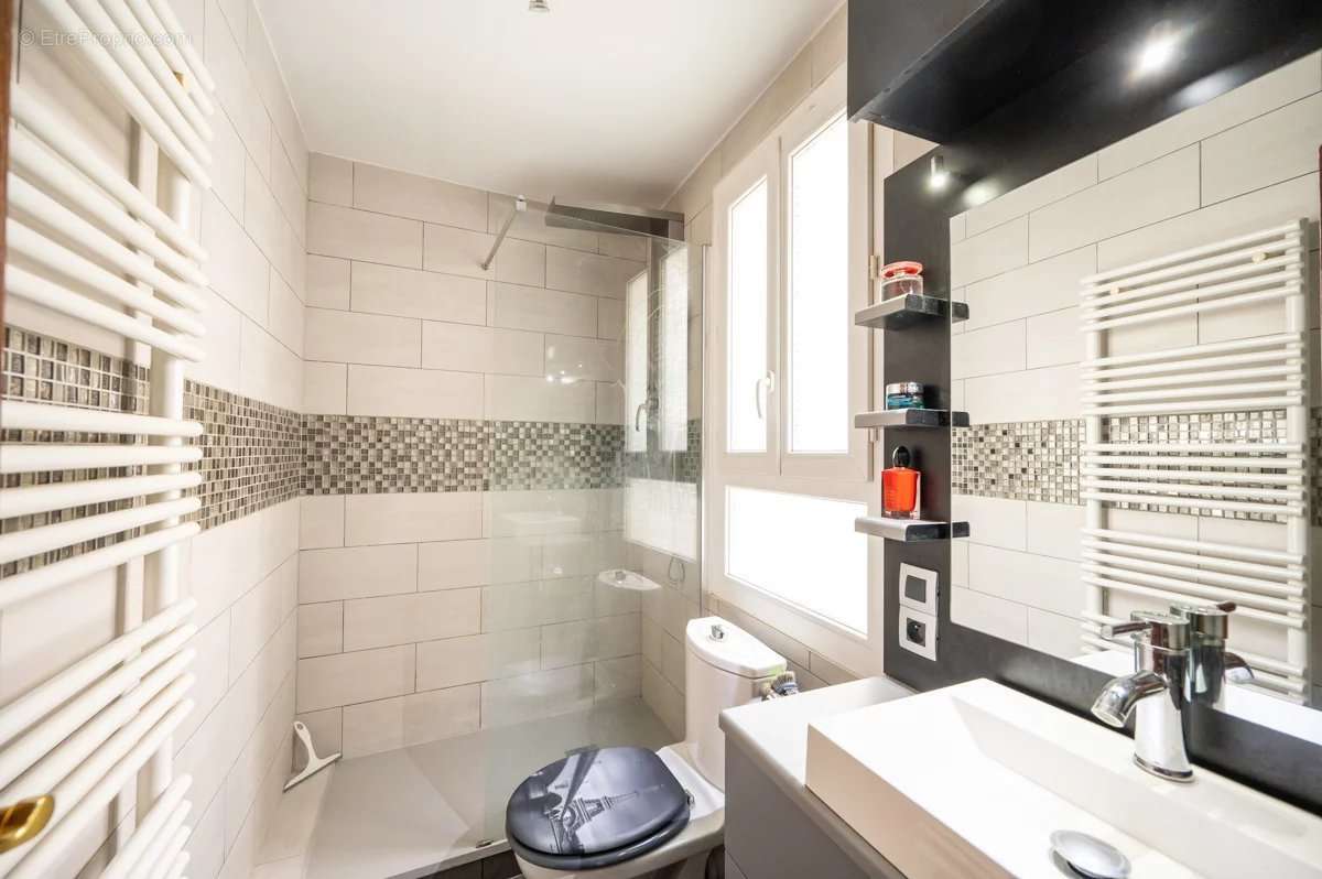 Appartement à LEVALLOIS-PERRET