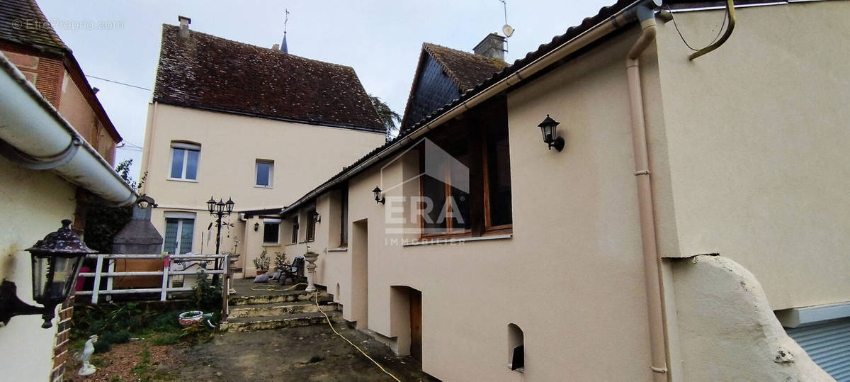 Maison à CHAMPROND-EN-GATINE