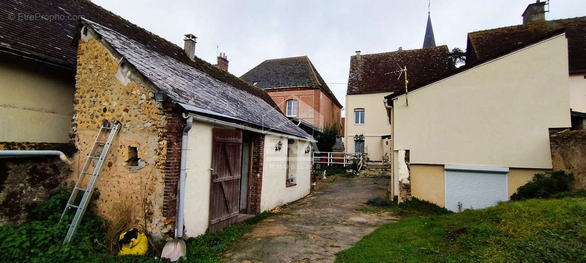 Maison à CHAMPROND-EN-GATINE