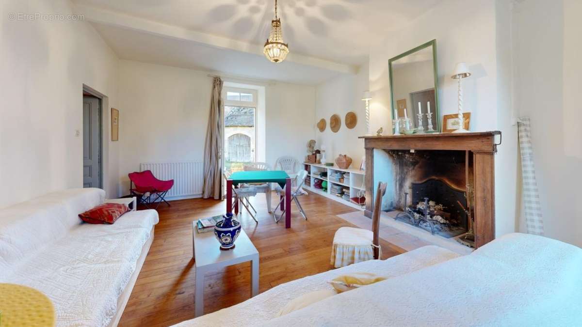 Charmant-ensemble-en-pierres-Bedroom.jpg - Maison à SARLAT-LA-CANEDA