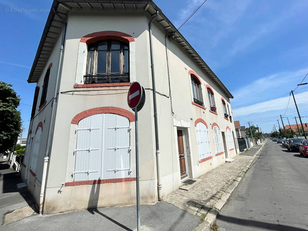 Appartement à SARTROUVILLE