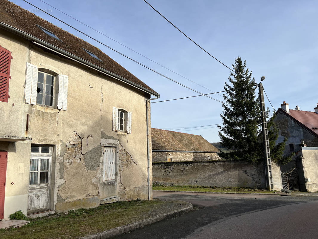 Maison à IVRY-EN-MONTAGNE