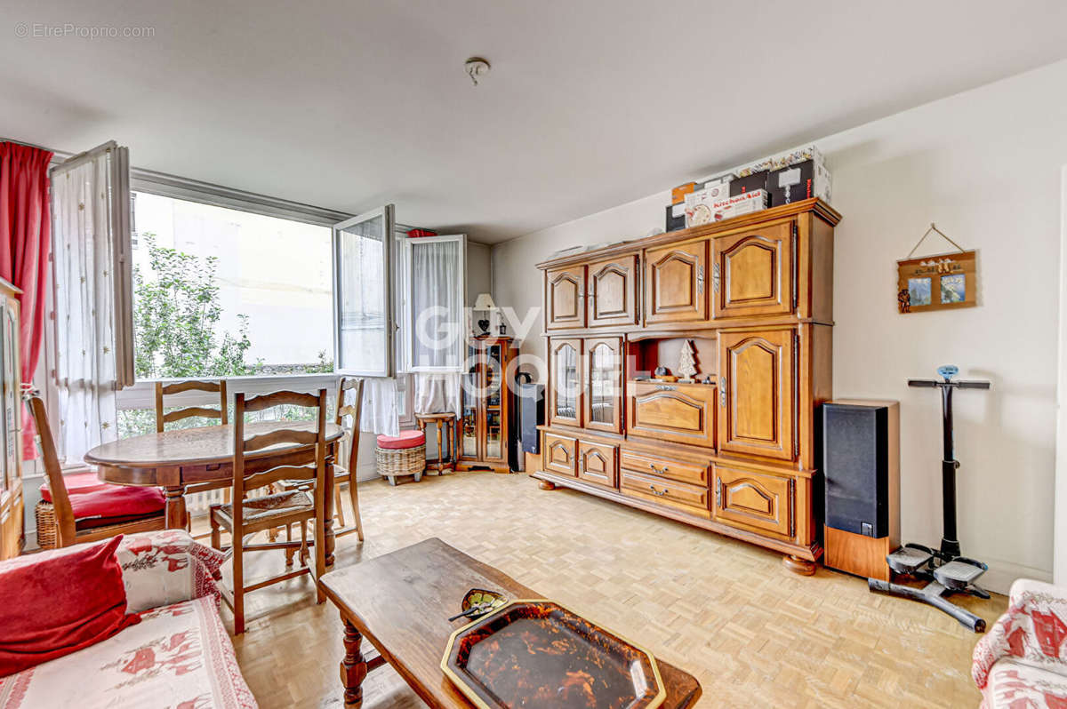 Appartement à PARIS-19E