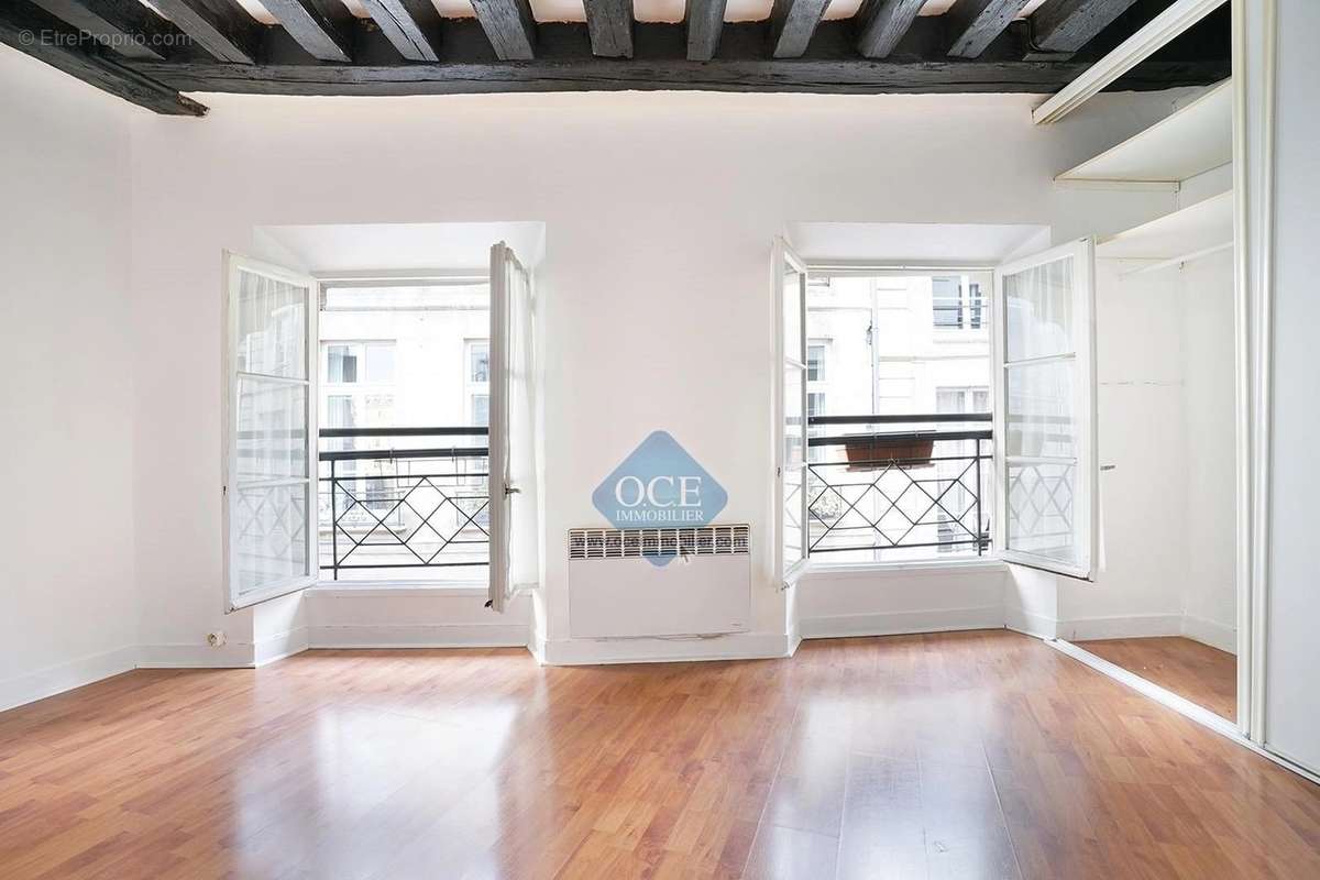 Appartement à PARIS-1E