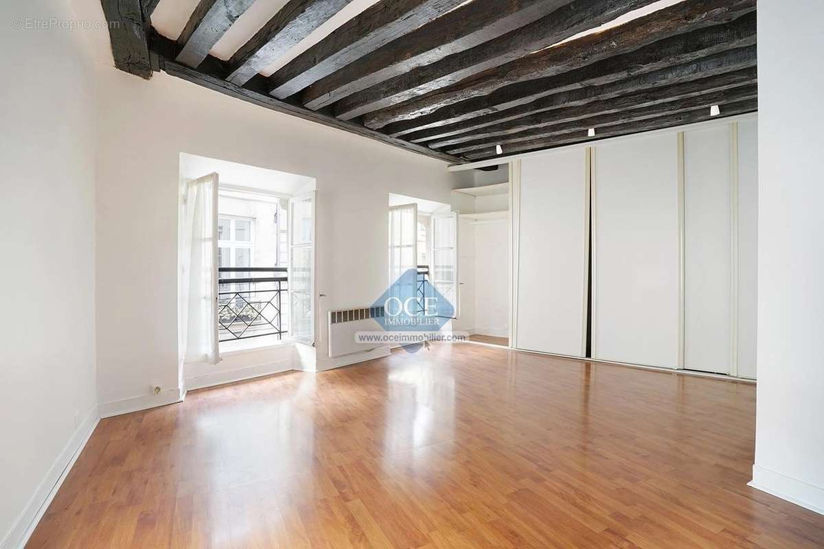 Appartement à PARIS-1E