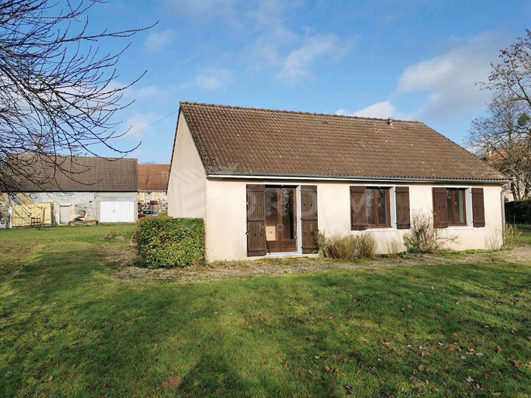 Maison à TREIGNY