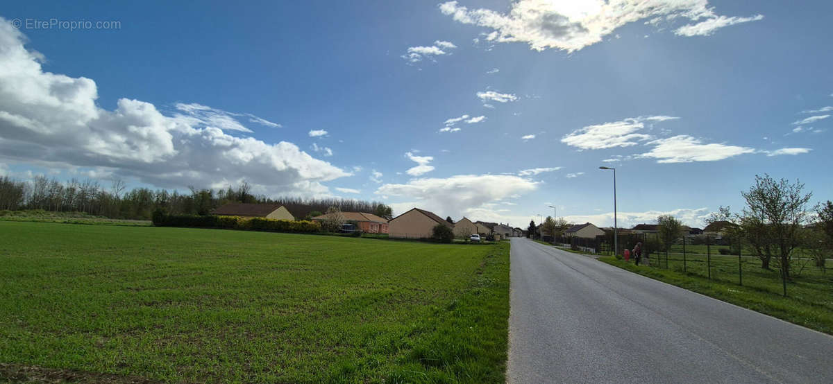 Terrain à SAINT-MARD-LES-ROUFFY