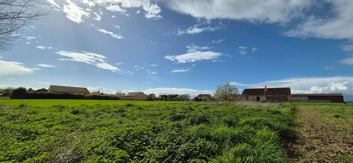 Terrain à SAINT-MARD-LES-ROUFFY